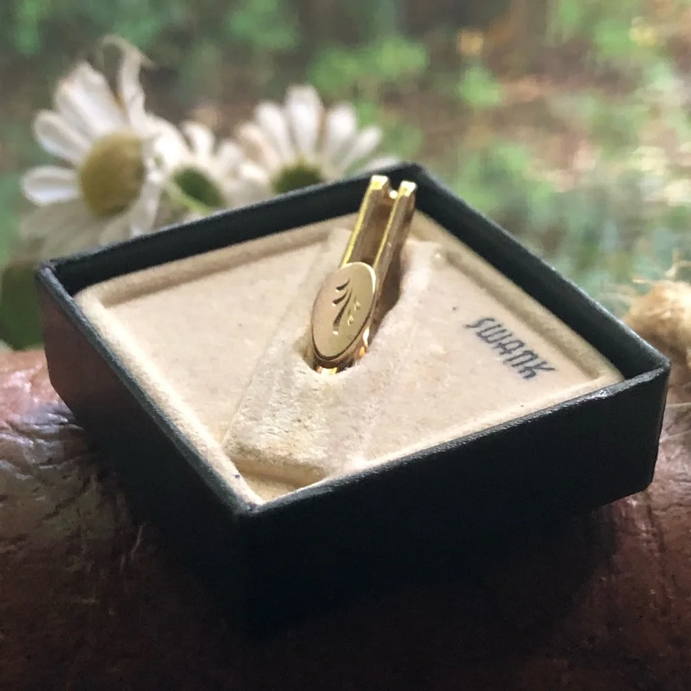 Vintage Swank gold plated diamond cut design tie bar tie clip NIB